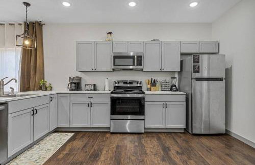 5th St Getaway w Sauna Hot tub Firepit & Game Room - Foto 17