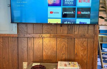 Vintage Lovers` Cabin with Jacuzzi & Lake Access - Foto 27