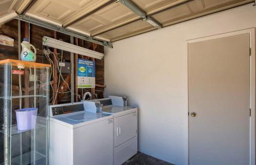 Walk to Beach - KING Apt In #1 Area - AC - Foto 28