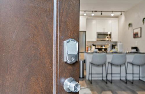 King Bed Suite With Free Parking, Step Free Access - Foto 31