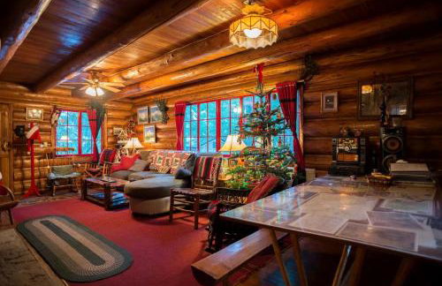 Romantic Log Cabin Rental with Hot Tub near Mount Hood, Oregon - Foto 3