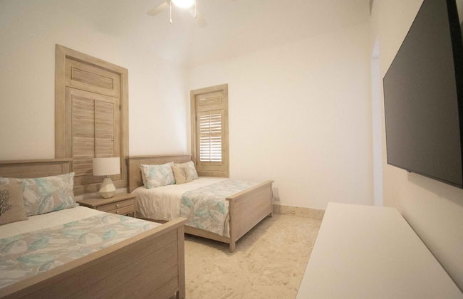 Stylish Fully-staffed Villa Near Beach and Lagoons in Exclusive Golf Resort - Photo 20