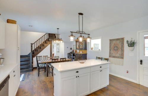 South Haven Farmhouse with Fire Pit, 4 Mi to Beach! - Foto 9