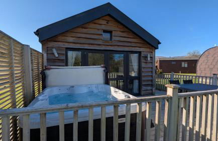 The Dochart Lodge with hot tub Braidhaugh Crieff - Photo 9
