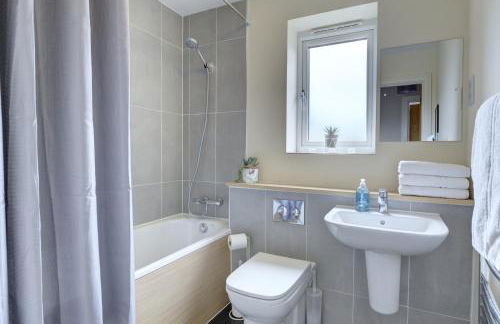 Modern Comfort, 2BR, Ensuite, Parking - Foto 6