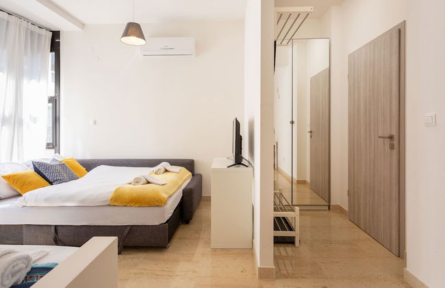 Colorful Studio Near Kvaternik Square - Photo 1