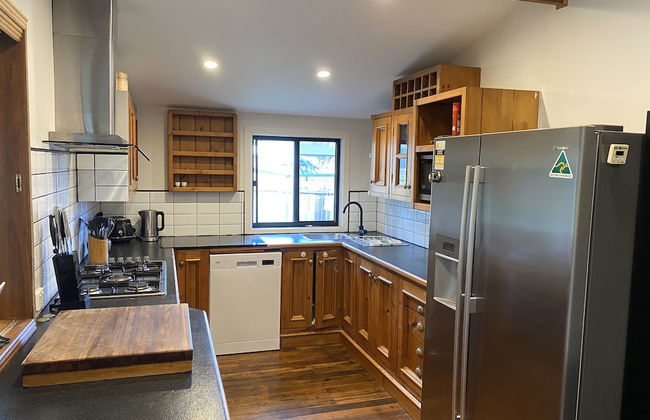 4 Bedroom Family Friendly Retreat - Photo 8