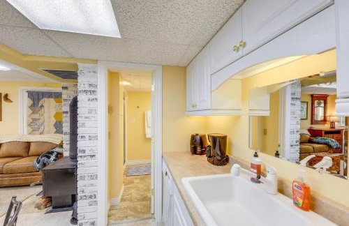 Studio with Shared Hot Tub Walk to Happys Inn - Foto 8