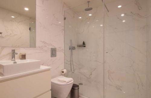 Gaia Elegant Apartment with Patio by LovelyStay - Foto 48