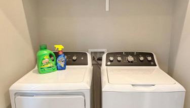 NEW-Upscale-EnSuites-King Bds-Fast WiFi-Quiet Area - Foto 5