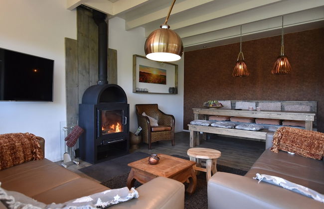 Alluring Holiday Home in Reutum-Weerselo with Hot Tub - Foto 12