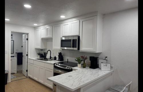 Cozy 2BR Near Downtown & Border - Foto 12