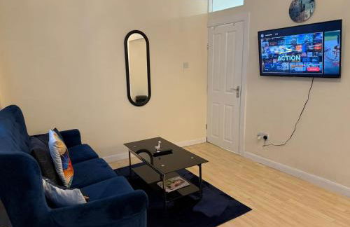 Double bed Quinton ,Studio Fast WiFi,Netflix, No deposit Required - Foto 3