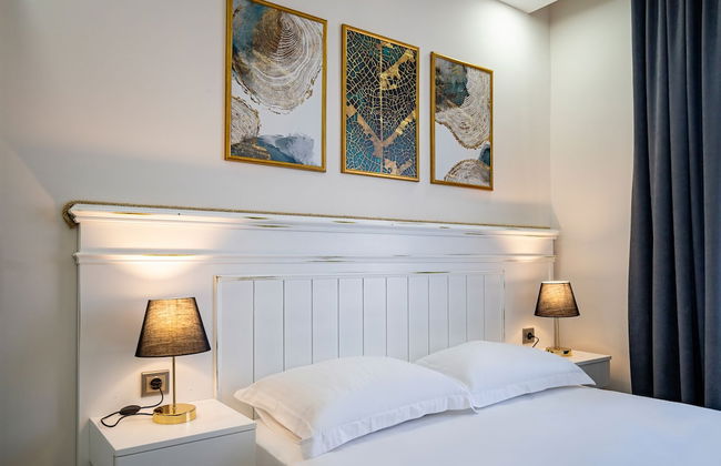 Eluxio Suite Hotel - Photo 7