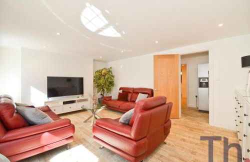 2 Bedroom Basement Apartment in Georgian Townhouse - Photo 2