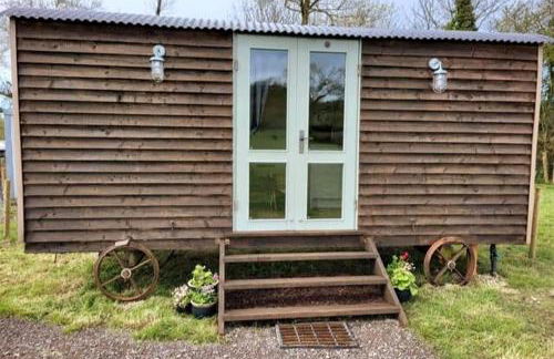 Sunrise Shepherd's Hut - Photo 2