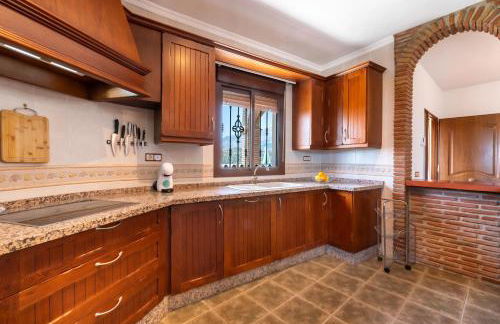 Acogedora Villa Con Piscina, Barbacoa, Chimenea y Vistas a La Sierra - Foto 11