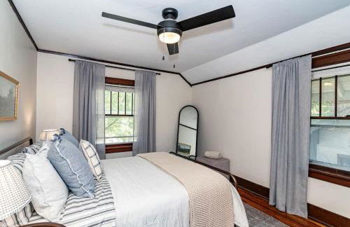 615 Ash Avenue - Modern Retreat w Hot Tub - Foto 23