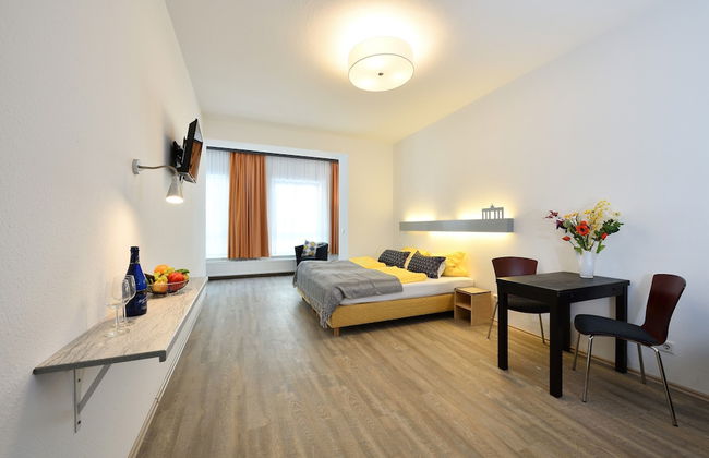 Ford Apartment - Photo 1