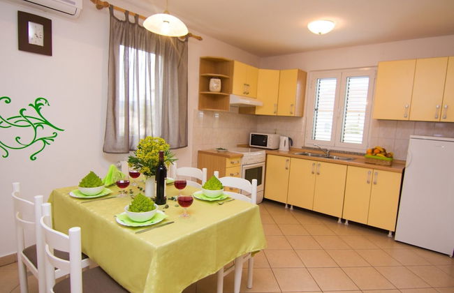 Refined and Timeless Krk Apartment With Terrace - Photo 8