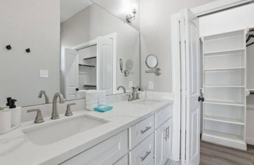 O30B Southwest Houston 2BR King Beds Pet Friendly Townhome - Foto 13