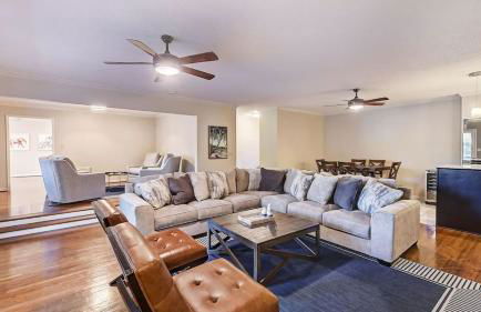 Lakefront Home Private Dock, Tiki Bar, Firepit Shore to Please by Avantstay - Foto 35