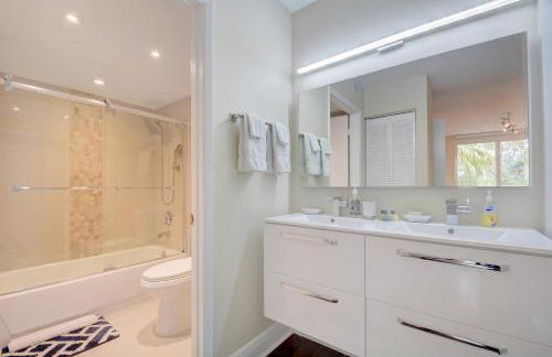 Renovated 2/2 Unit at Yacht Club/Aventura - Foto 4