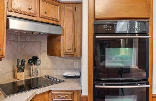 DFW 3BR Luxury Family Escape with Pool and Game Room - Foto 3