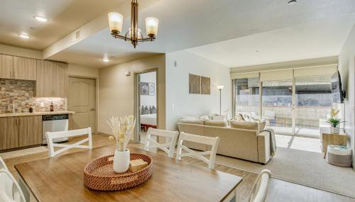 By Seaport Village and Navy Base! Chic Condo with Pool - Foto 2