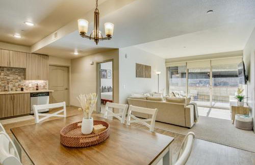 By Seaport Village and Navy Base! Chic Condo with Pool - Foto 2