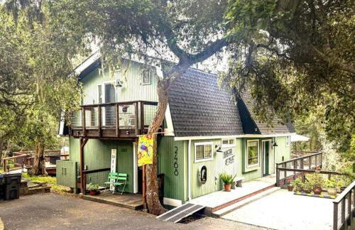 Forest Home with Deck, EV Station, King Beds - Foto 42