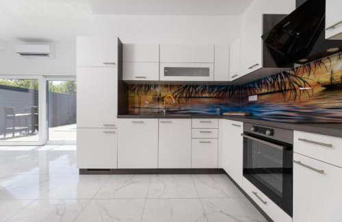 VILLA GEORGE z ogrevanim bazenom in vrtno kuhinjo - Foto 15