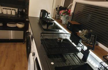 Luxury Smart 1-Bedroom Residence, Windsor,Slough, Sleeps 4, Garden, Parking - Foto 15