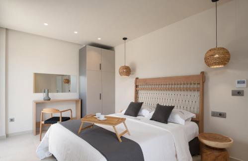 Athina Luxury Villa, with Pool & Walk to the Beach, By ThinkVilla - Foto 35