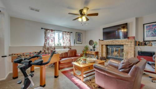 Loveland Home with Private Hot Tub and Wood Fireplace! - Foto 1