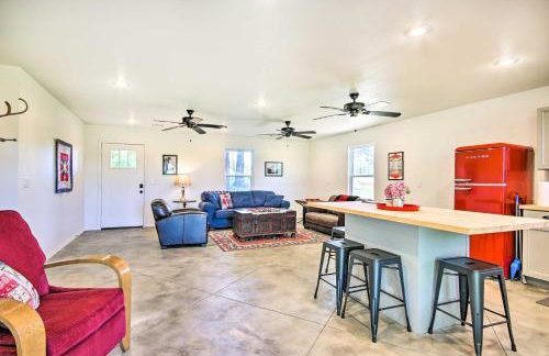 2 Mi to Marinas and Grove Cozy Cabin with Grill - Foto 7