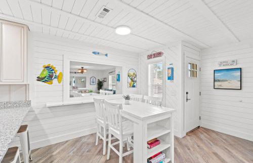 Spacious Dog-Friendly Unit with Game Room & Private Yard, Walk to East PCB Beach - Foto 7