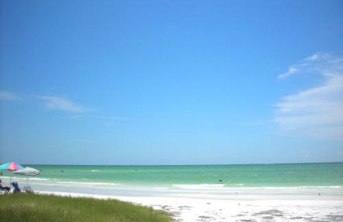 Village Breeze - Heated Pool, Private Patio, Village and Beach! - Foto 32