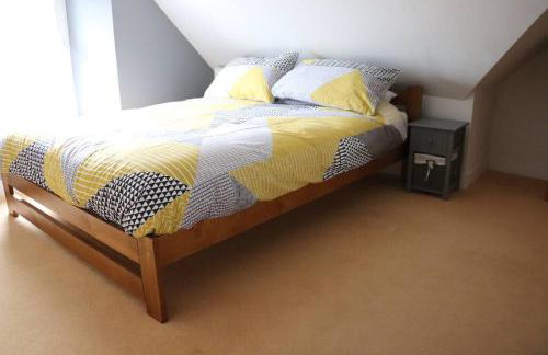 Beach Side Top Floor Property, Balcony & Sea Views - Foto 9