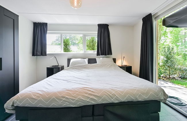 House in Reutum With Jacuzzi & Forest View - Photo 10