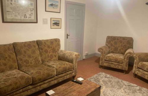 Quaint Cottage main street Llandeilo - Photo 12