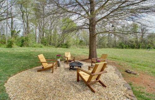 Pet-Friendly Cottage with Game Room and Fire Pit! - Foto 32