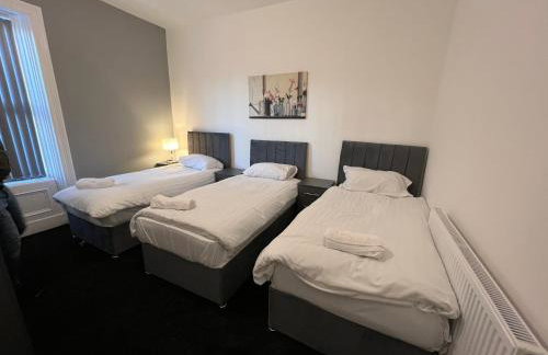 4 BR, Large & Modern Private House Central Location - Photo 13