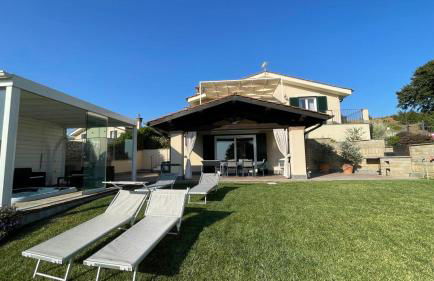 VILLA "Lago Blu" vista lago di Bracciano, con vasca idromassaggio esterna - Foto 1