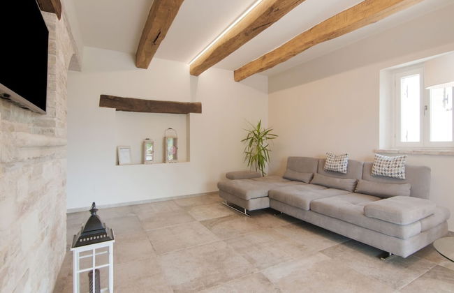 Chic Villa in Acqualagna with Hot Tub in Pool & Private Garden - Foto 13