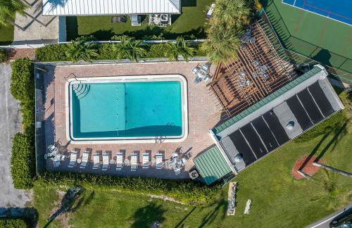 Sun Plaza by Coastal Chic Vacations - Private Beach Access with Pool and Tennis - Photo 25