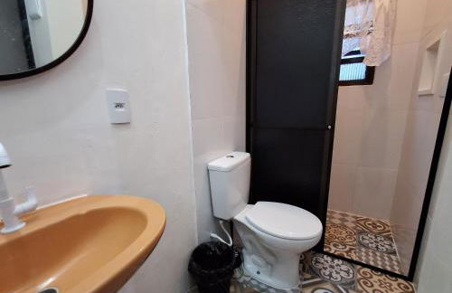 Kitnet Completa perto da Praia e do Centro, Roupas de Cama e Banho - Foto 12