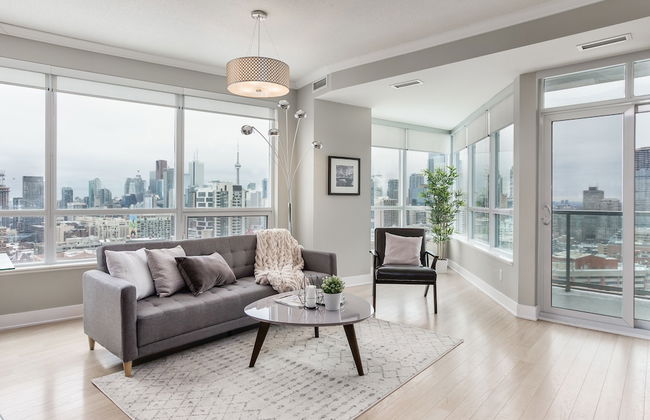 QuickStay - Modern 2-Bedroom Condo, Panoramic City Views - Foto 1