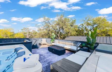 Modern Oasis w Pool Hot Tub Rooftop Deck Home Theater Mariposa Retreat by AvantStay - Foto 38