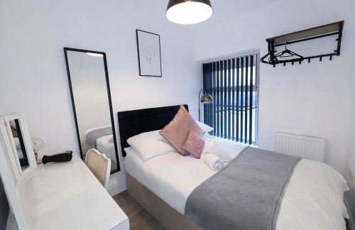 5 Bed Family Home in Treharris, Sleeps 1, Near Bike Park Wales - Foto 9